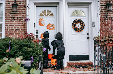 Make sure the kiddos understand to be respectful of neighborhood hours and not to linger too long at any door.